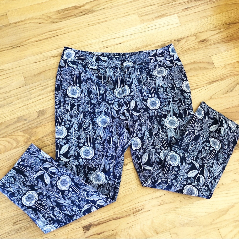 Tommy Hilfiger Casual Floral Pant Size: Large 37” waist